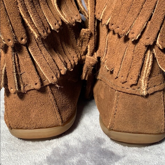 Minnetonka - Double Fringe Zip-up Boot - Picture 12 of 13